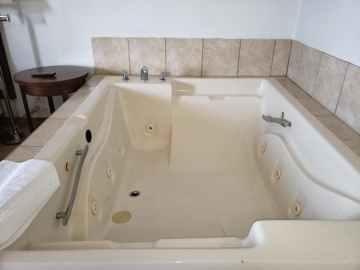 Suite with Hot Tub