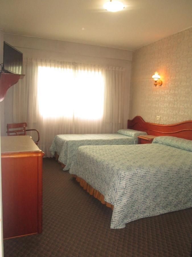 Quarto com 2 Camas de Solteiro