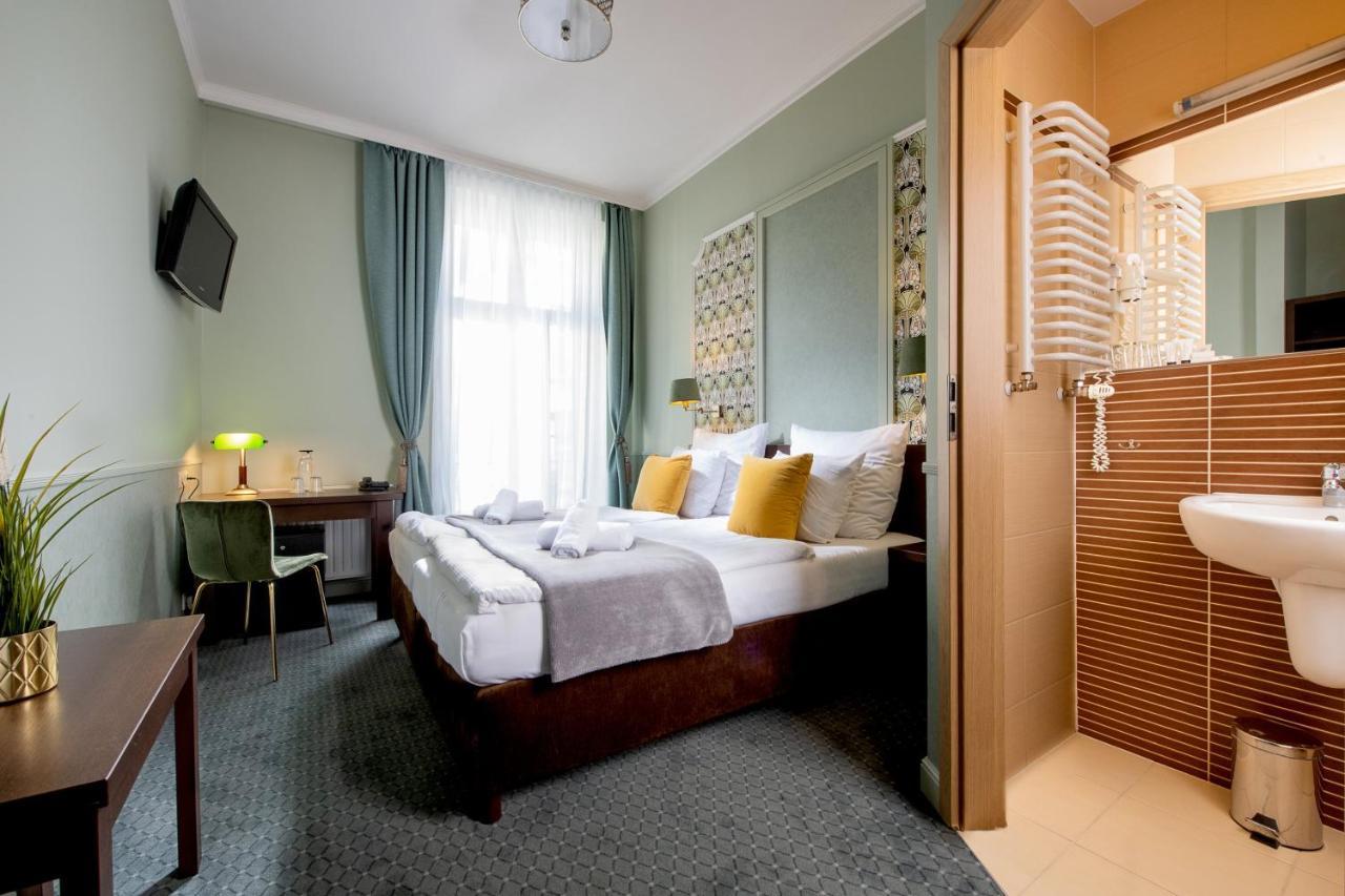 Doppel- oder Zweibettzimmer