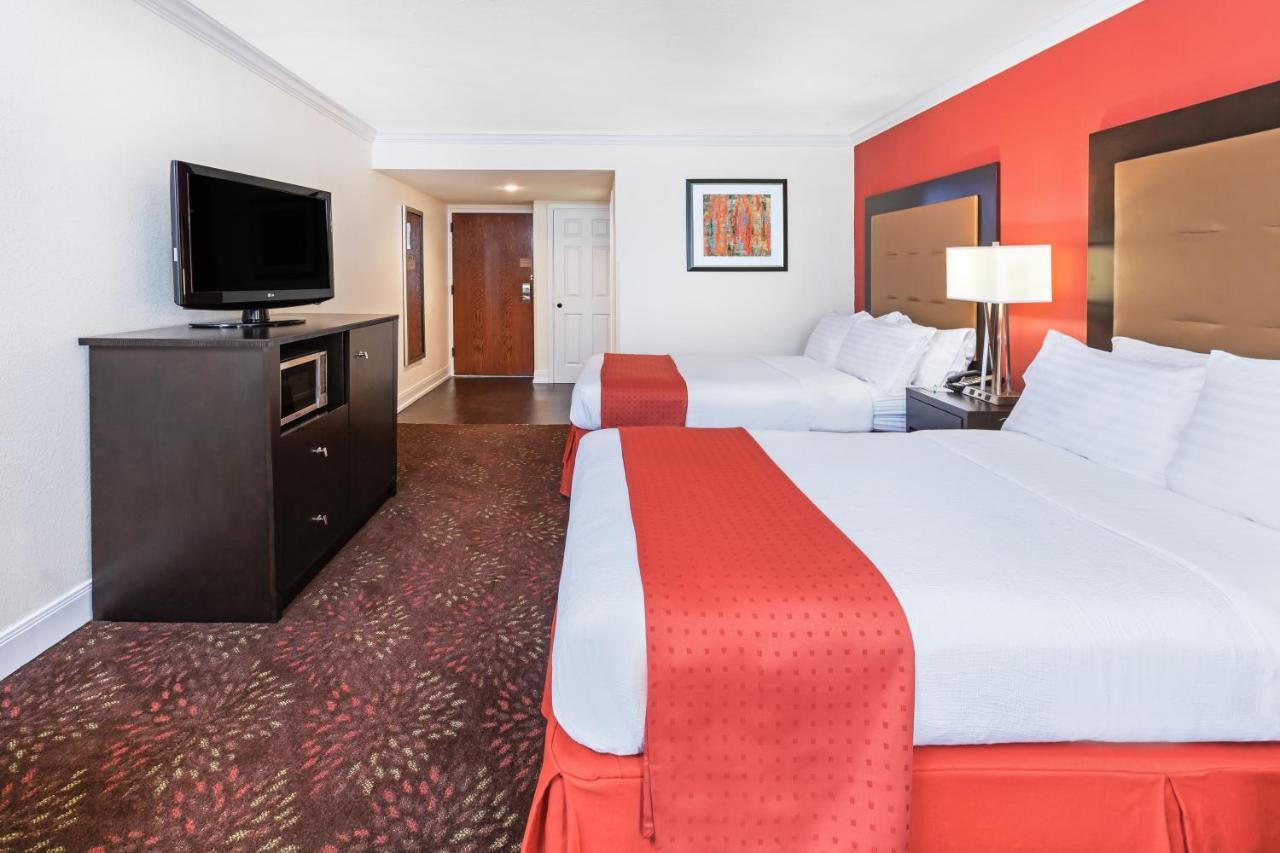 Standard Queen Room with Two Queen Beds and Roll-In Shower - Mobility Access,1276035352:JPEG