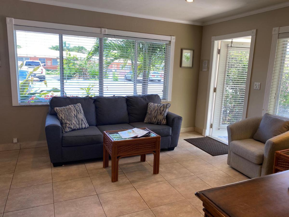 Queen One Bedroom Suite # 28