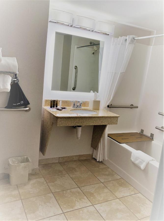 Deluxe Queen Room Two Queen Beds Disability Access Non-Smoking,1027288294:JPEG