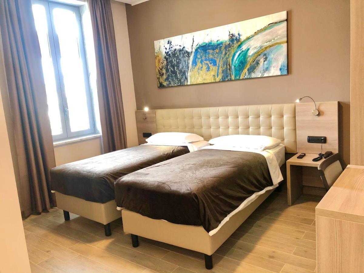 Quarto com 2 Camas de Solteiro