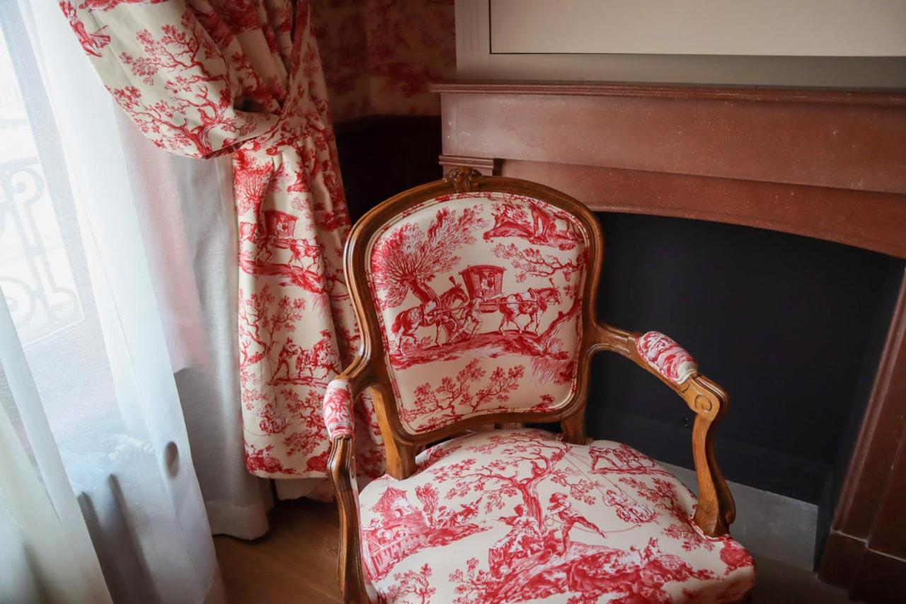 Deluxe Queen Room Boudoir