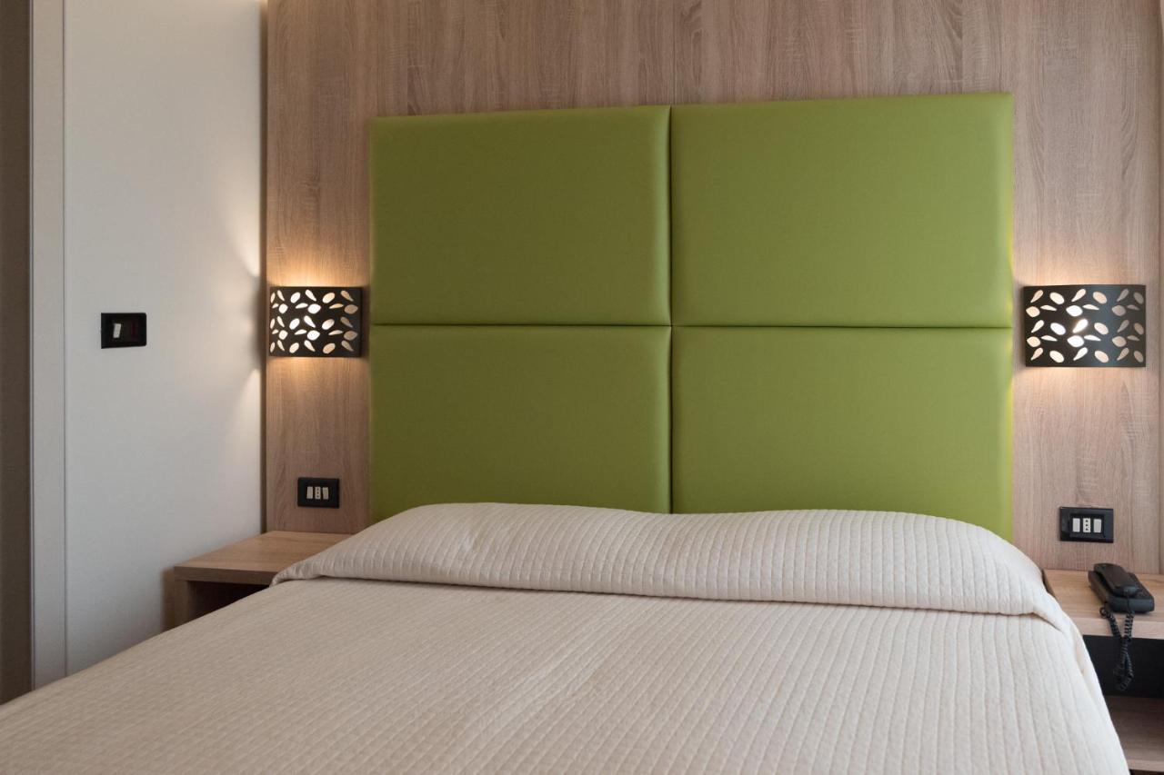 Double or Twin Room,928043977:JPEG