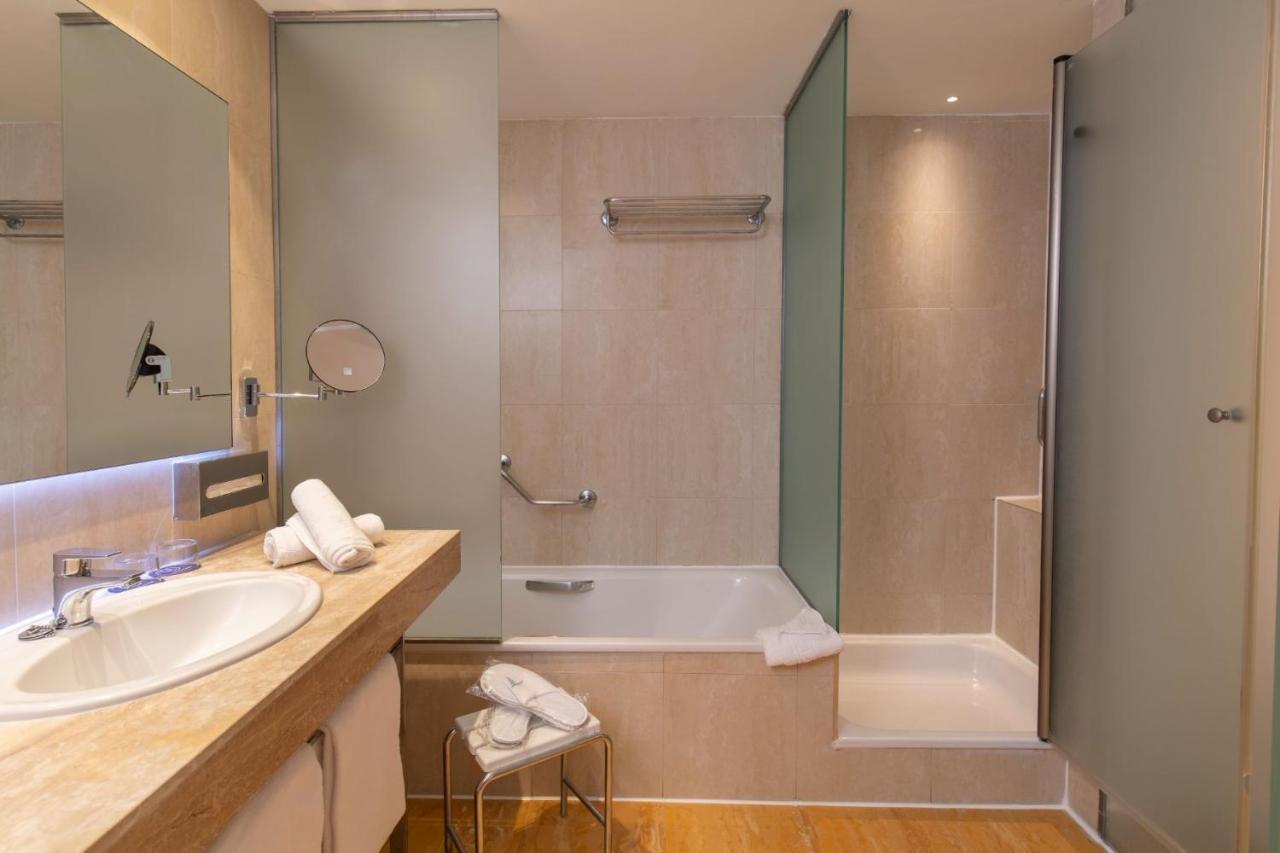 Standard Double Room,1133136093:JPEG