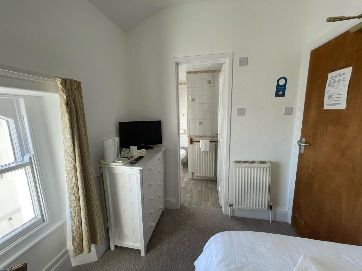 Single Room - En Suite