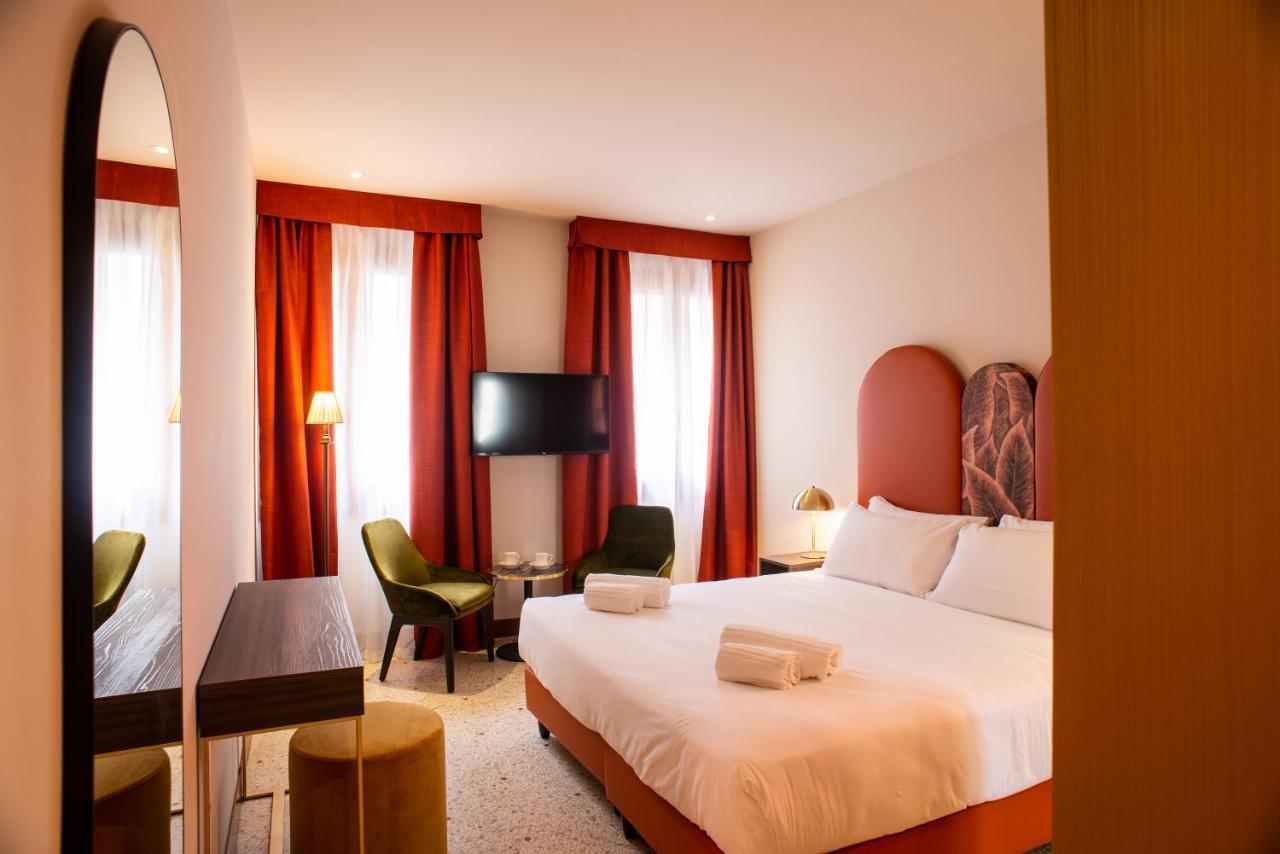 Standard Zimmer mit Kingsize-Bett