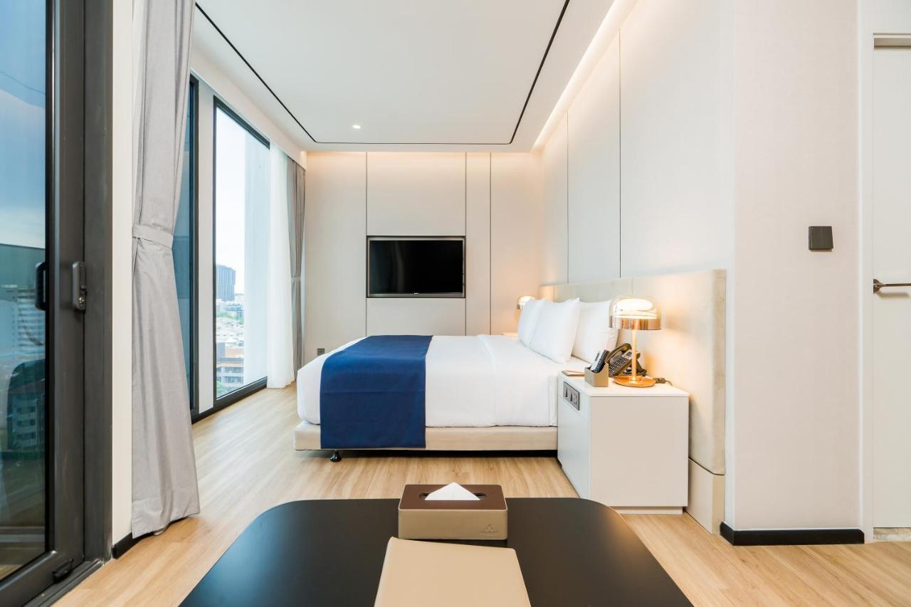 Premier Double Room High Floor  with City view