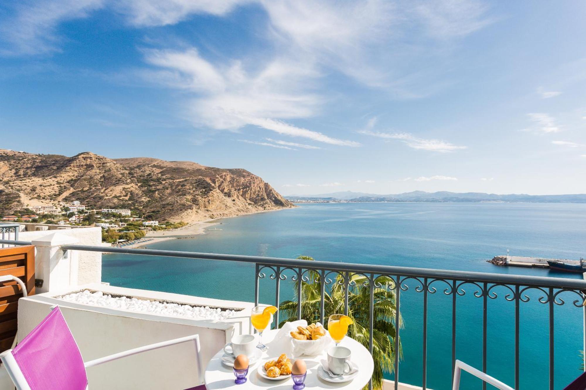 Double or Twin Room Sea View