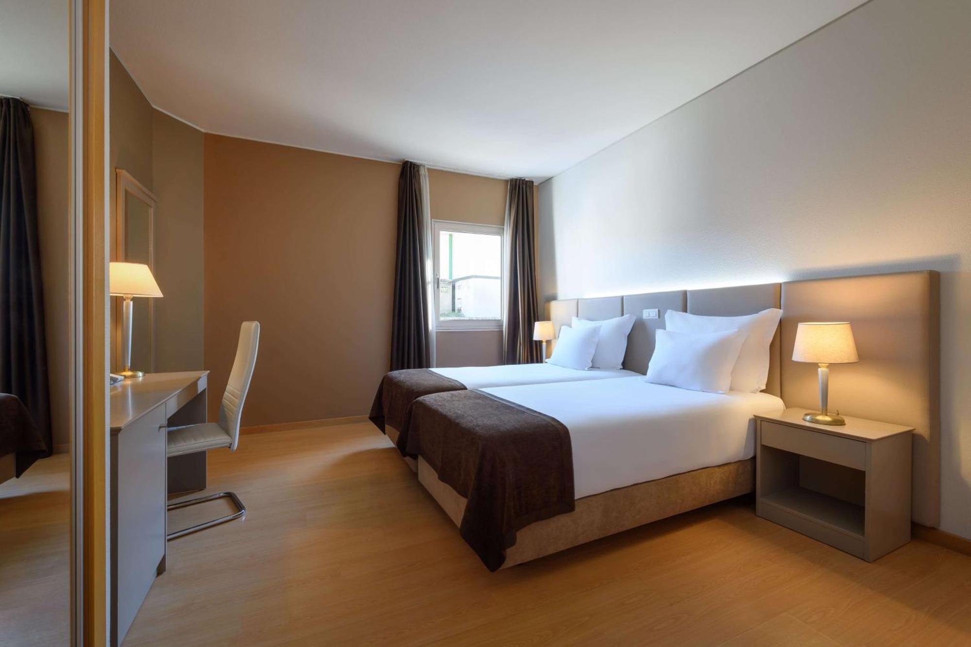 Chambre 2 Lits Simples Accessible aux Personnes à Mobilité Réduite - Non-Fumeurs
