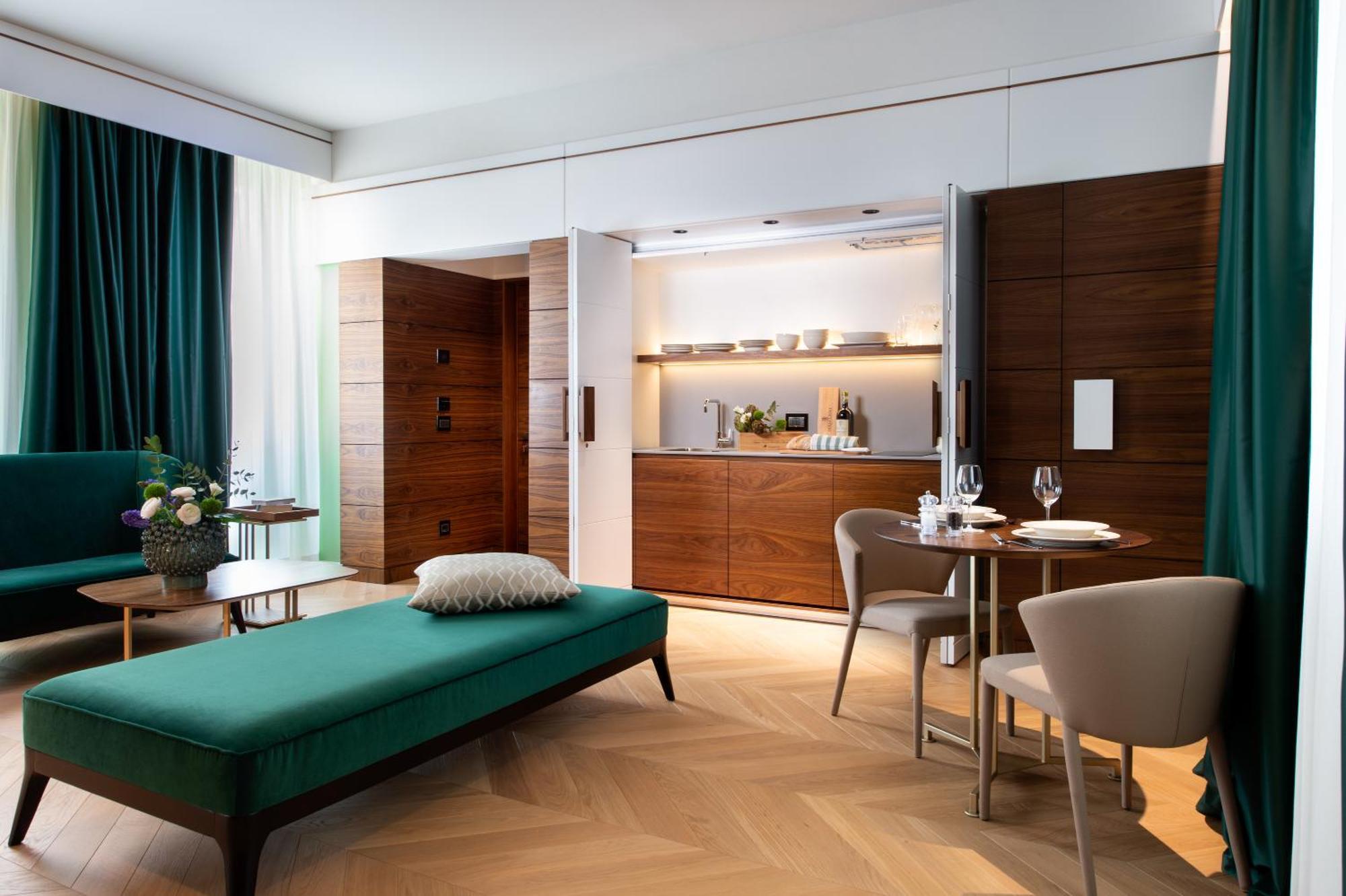 Deluxe Apartment