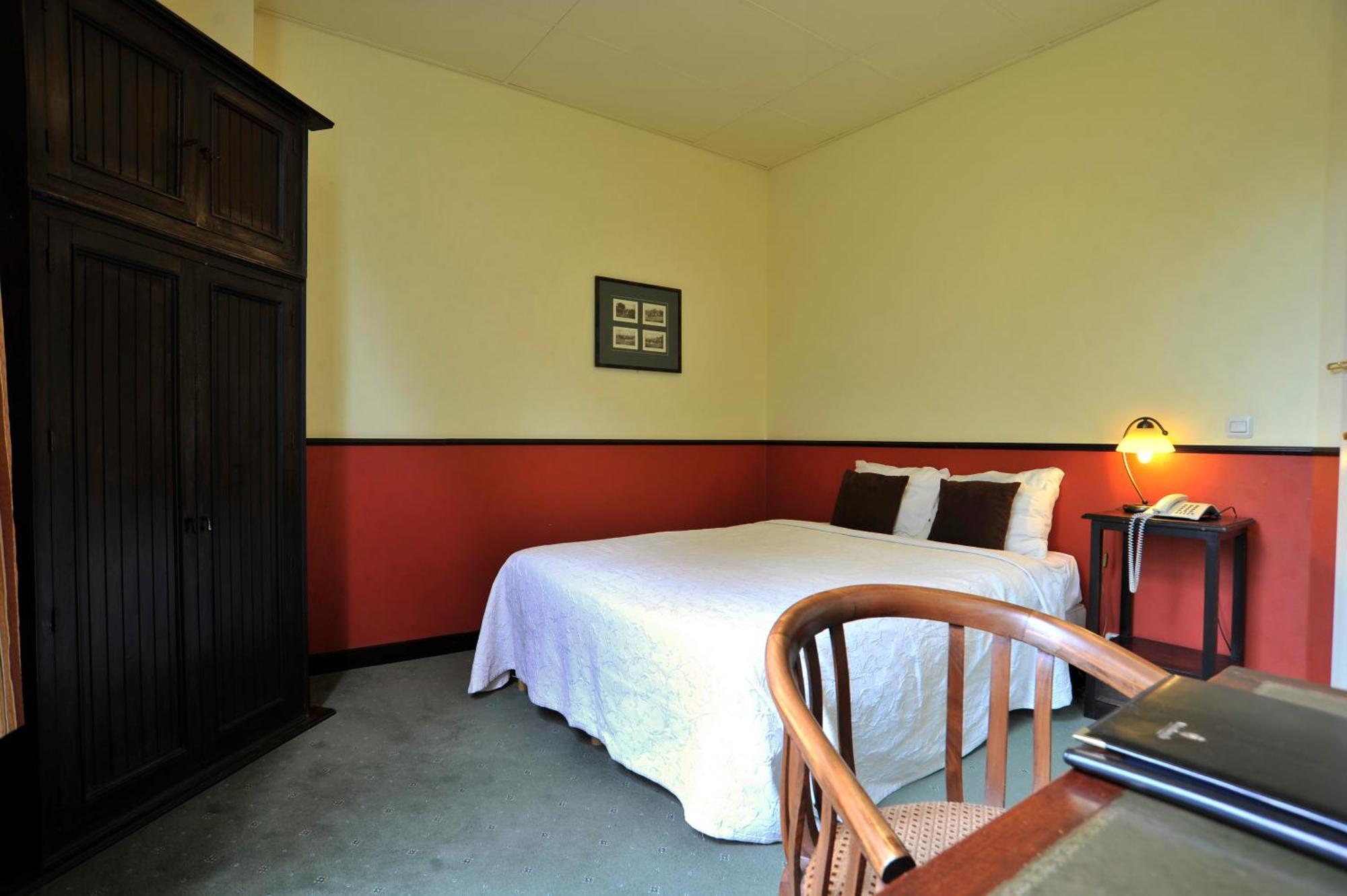 Basic Single Room Queen Bed