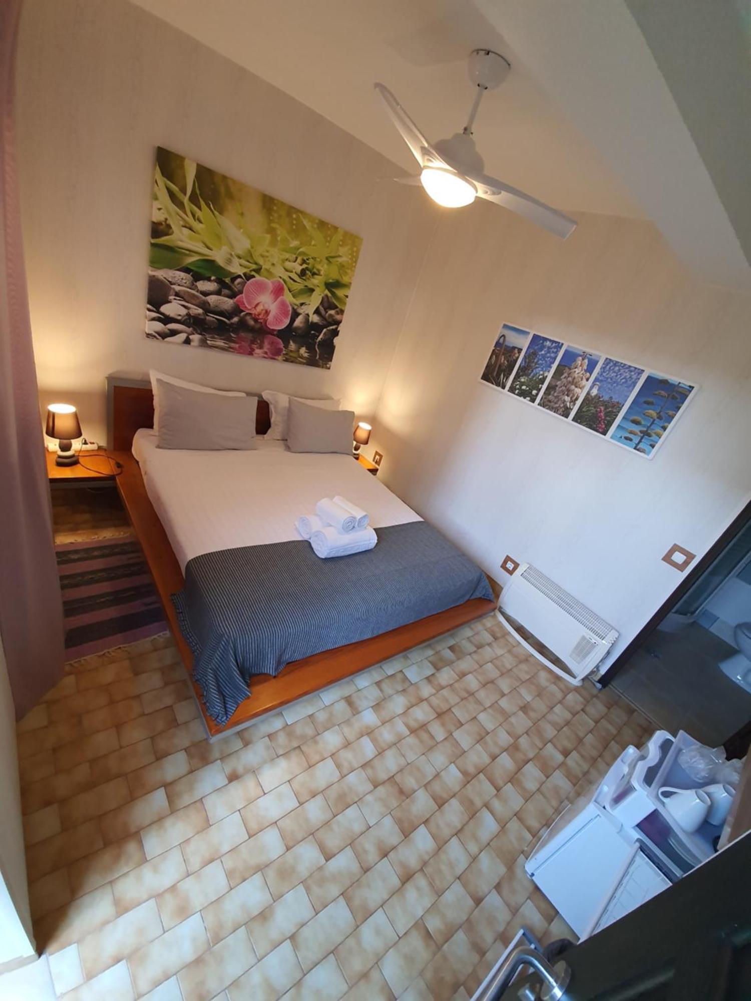 Double Room Private Bathroom