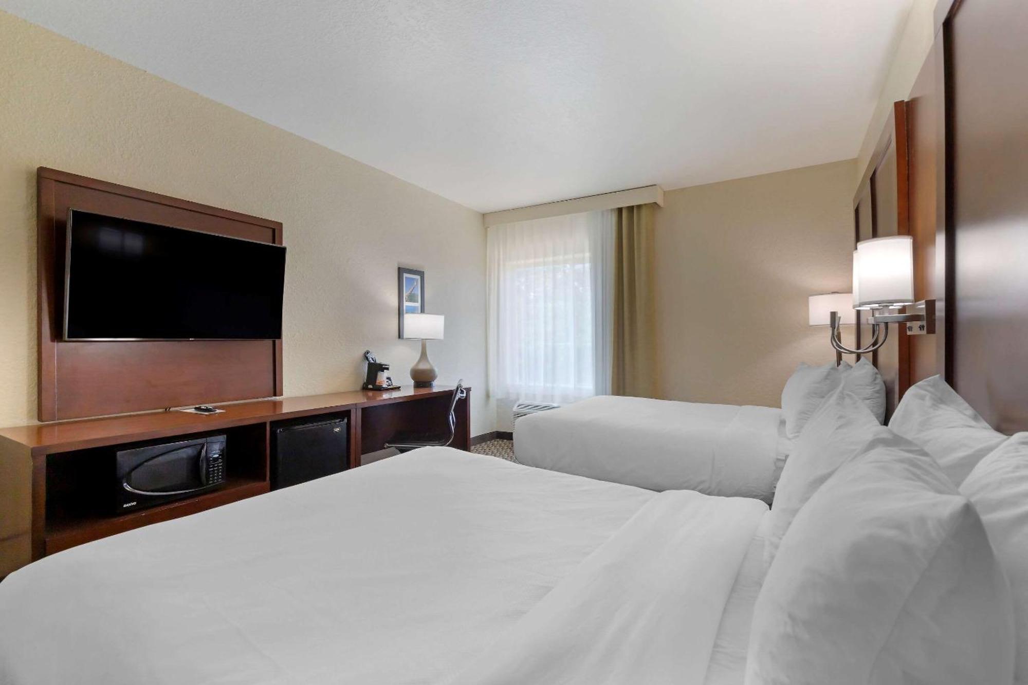 Queen Room Two Queen Beds Non-Smoking