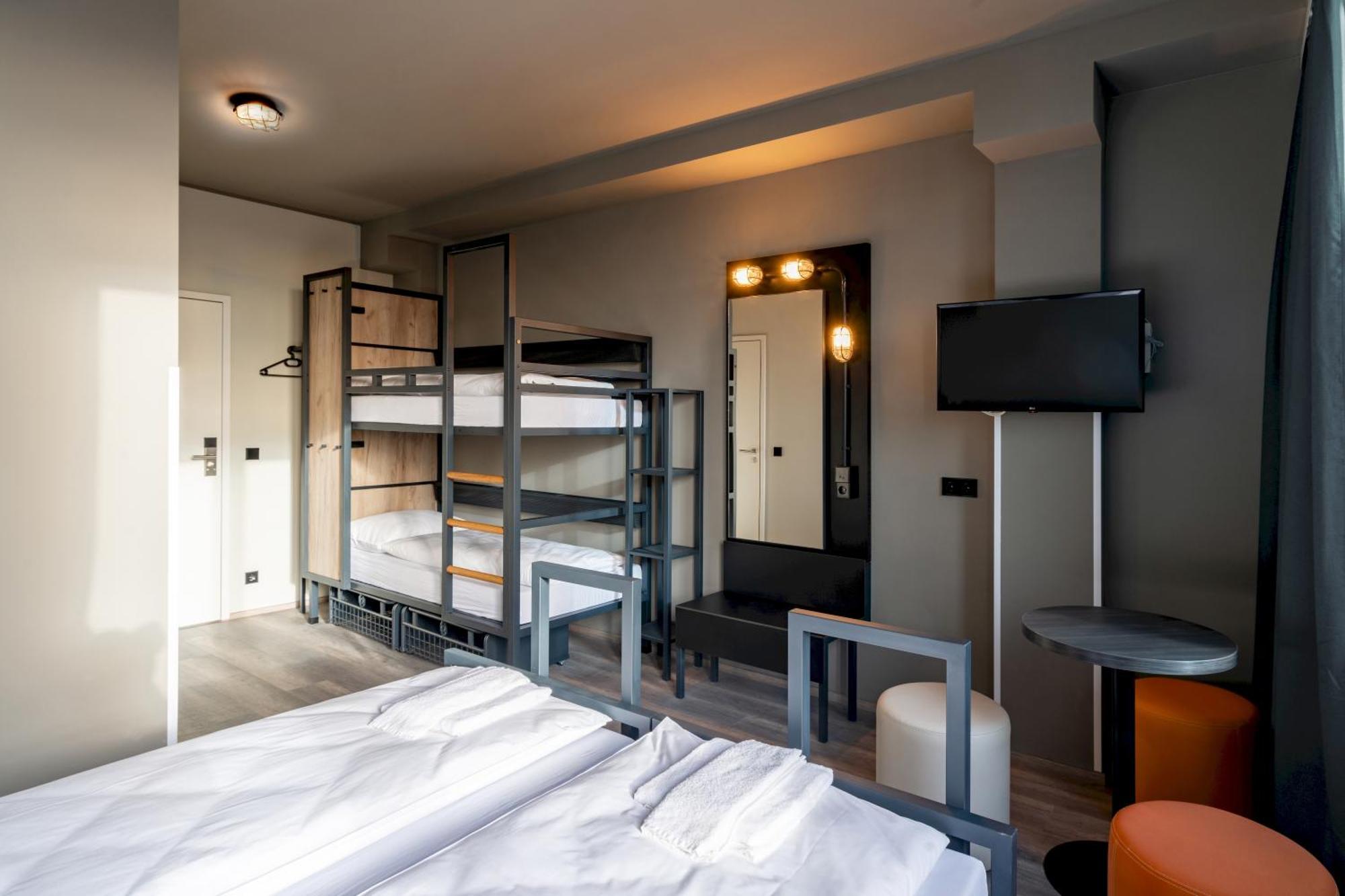 Bed 4-Bed Dormitory Room