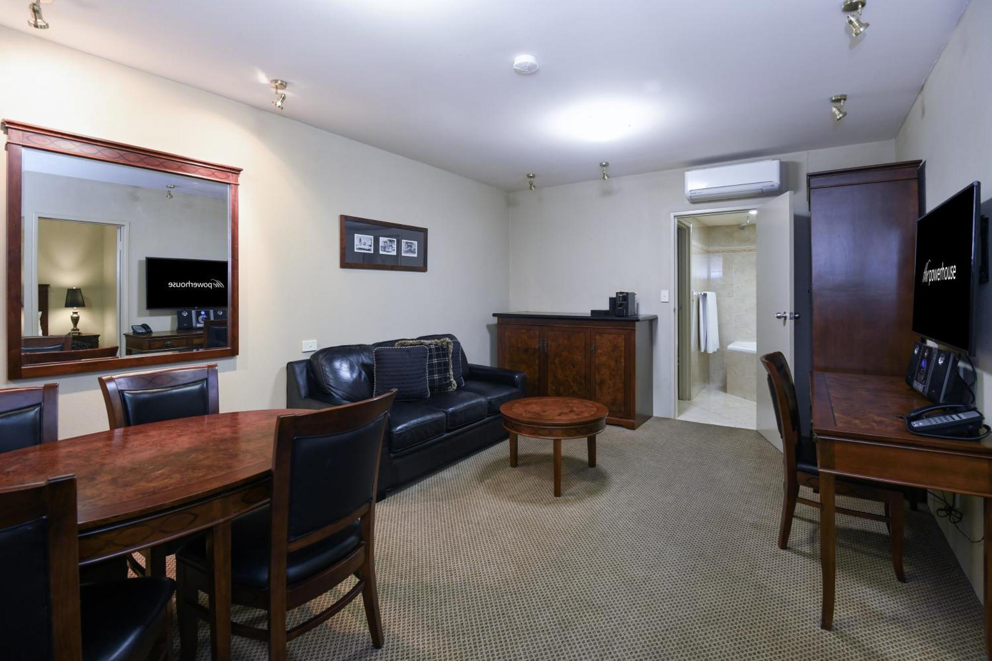 Executive Suite,1220080711:JPEG