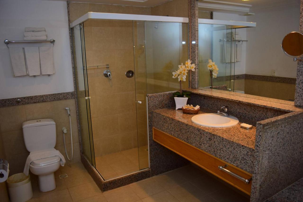 Quarto Triplo Luxo com Vista Piscina