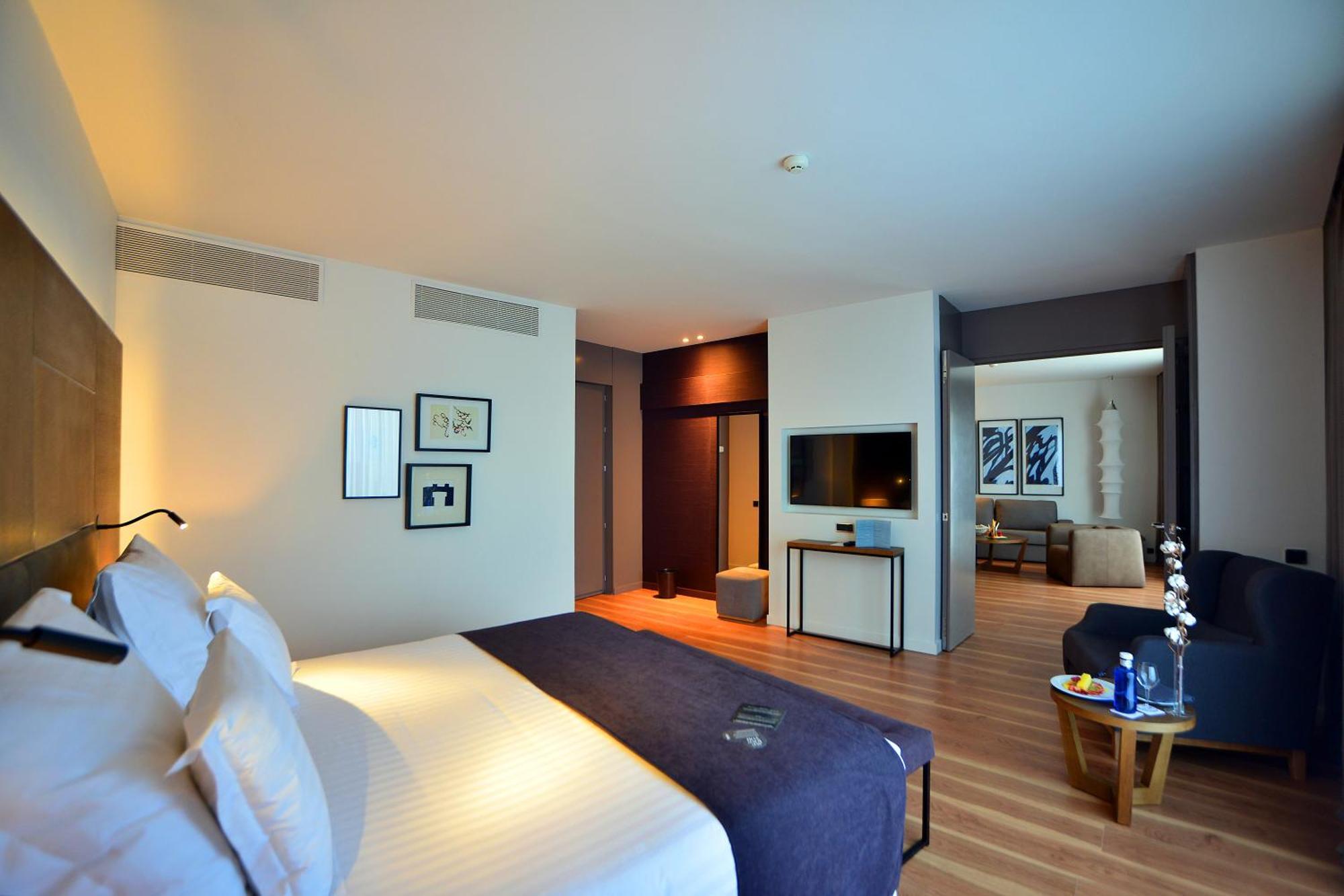 Suite with Hot Tub in Terrace (2 adults),1436244994:JPEG