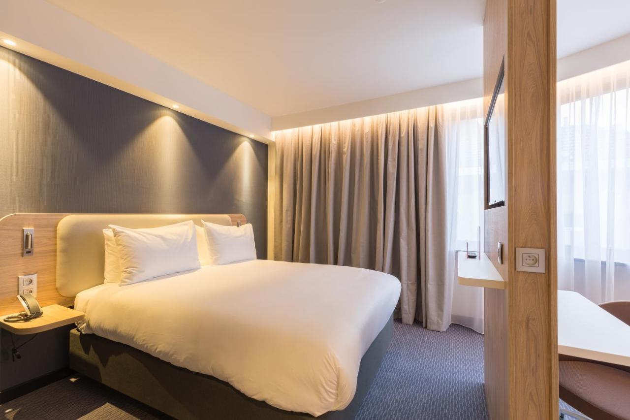 Standard Queen Room