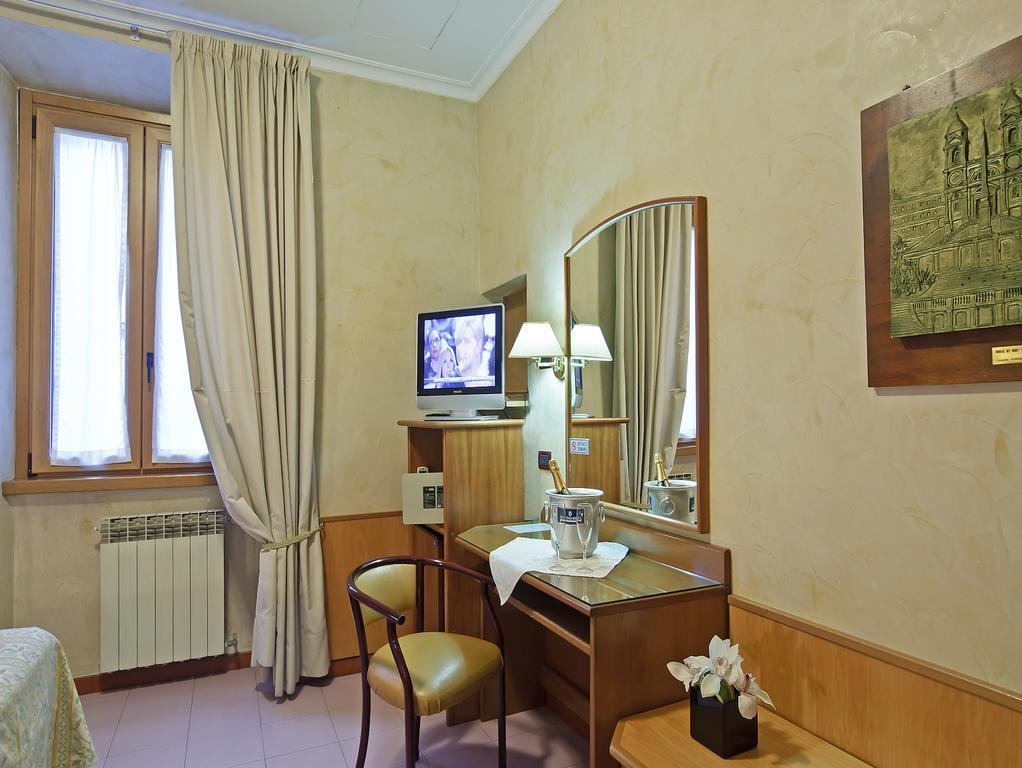 Quarto com Cama de Casal ou 2 de Solteiro