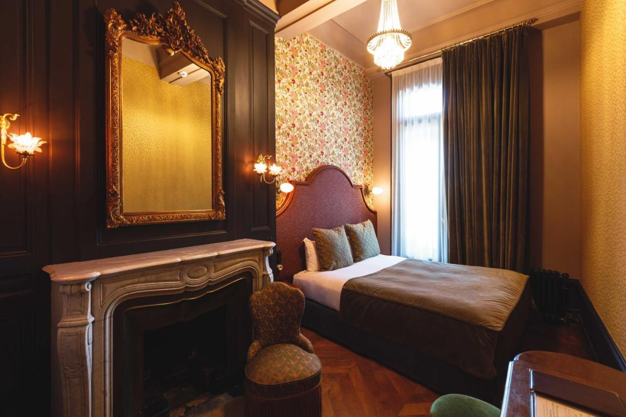 Deluxe Queen Room Boudoir
