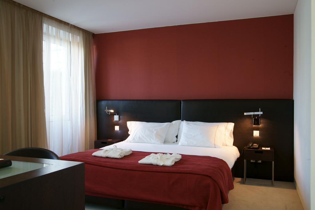 Quarto com Cama de Casal ou 2 de Solteiro e Cama Extra