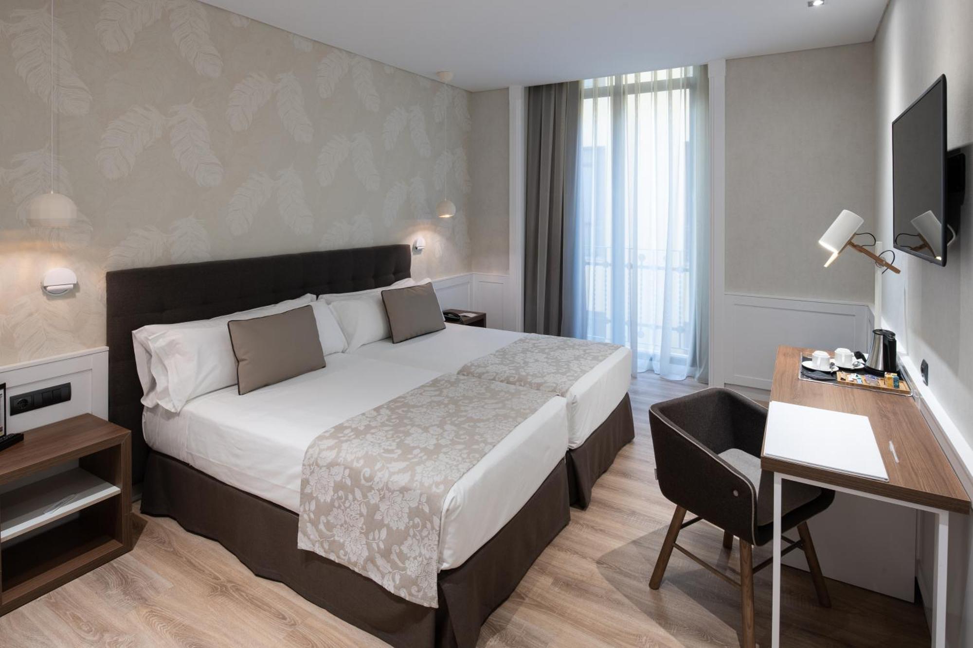 Quarto com Cama de Casal ou 2 de Solteiro