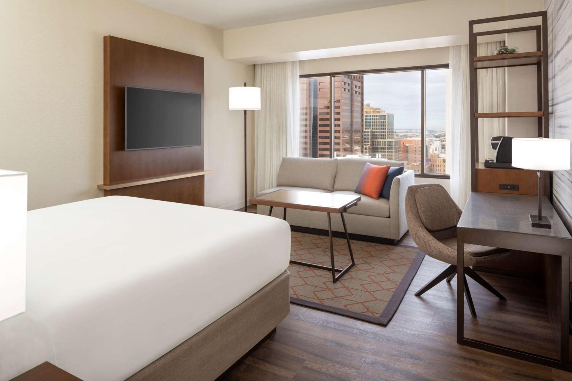 Chambre Lit King-Size pour Personnes à Mobilité Réduite avec Douche Accessible aux Personnes à Mobilité Réduite