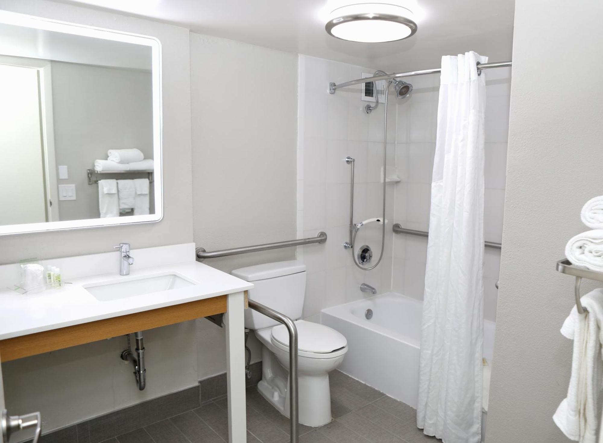 King Room - Mobility Access Tub - Non-Smoking,1434562051:JPEG