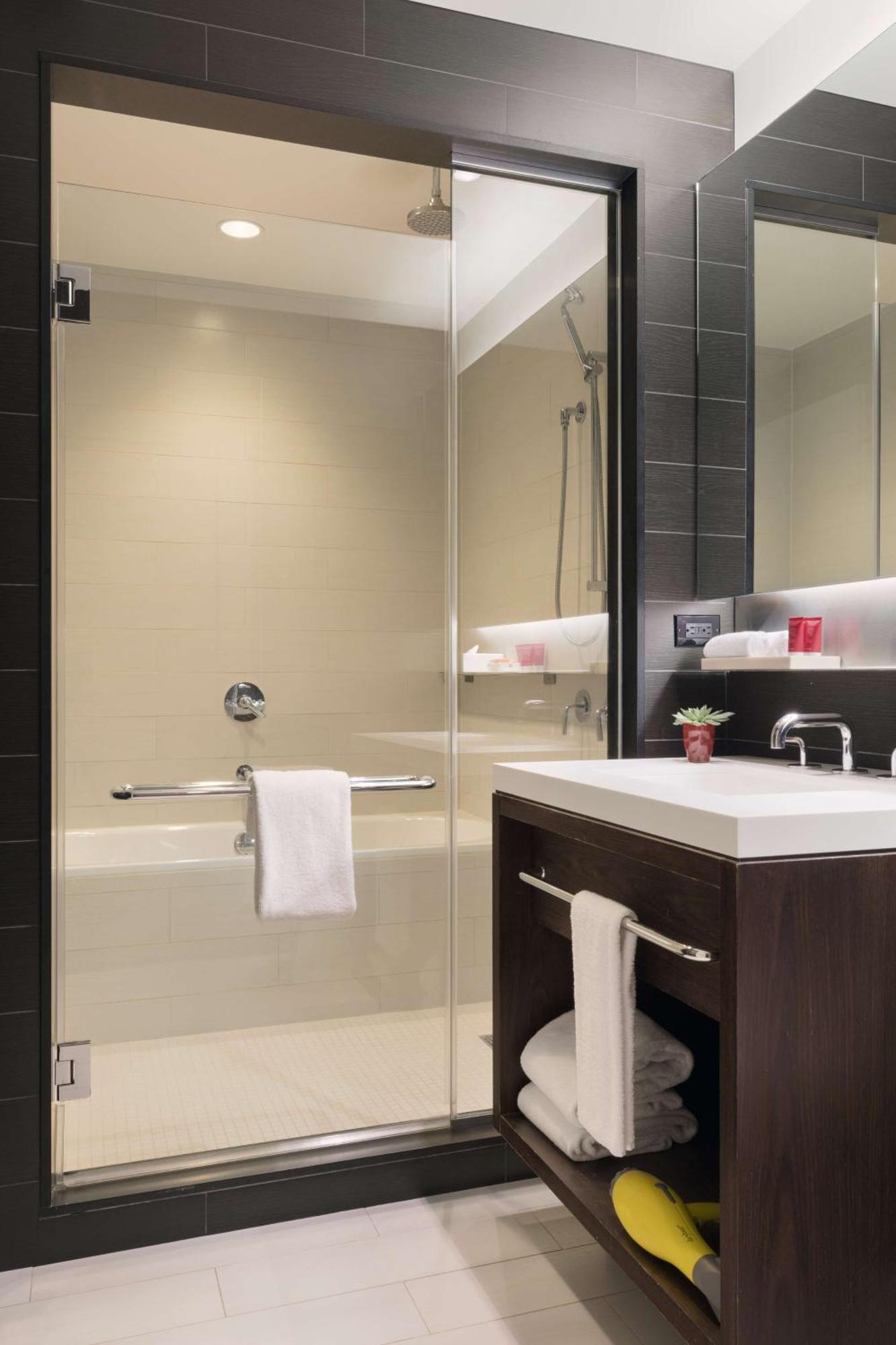 King Room with Times Square View - High Floor,1275891313:JPEG