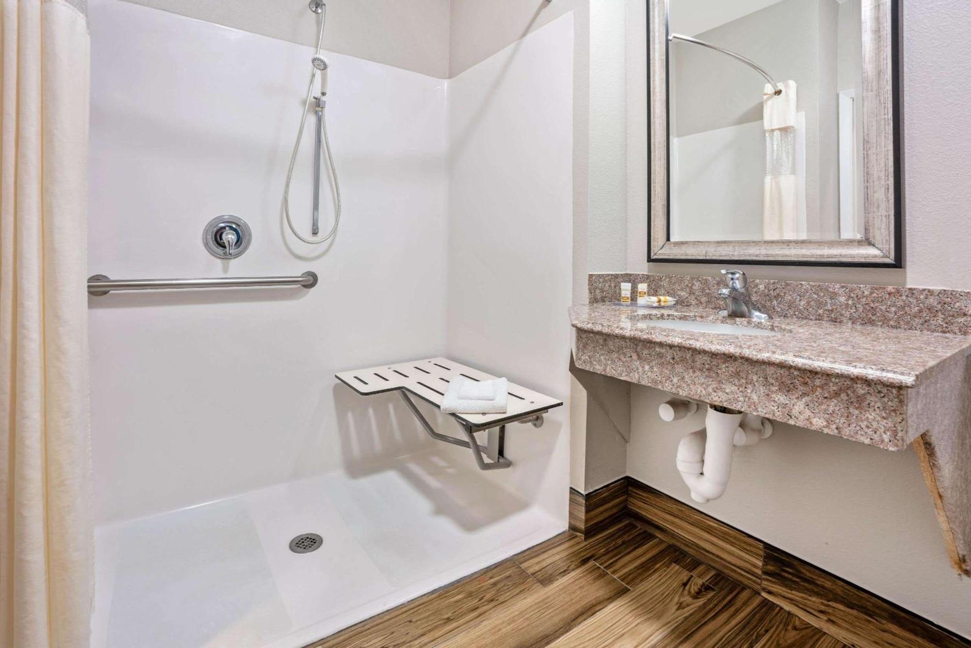 King Room Roll Shower Mobility or Hearing Accessible Non-Smoking