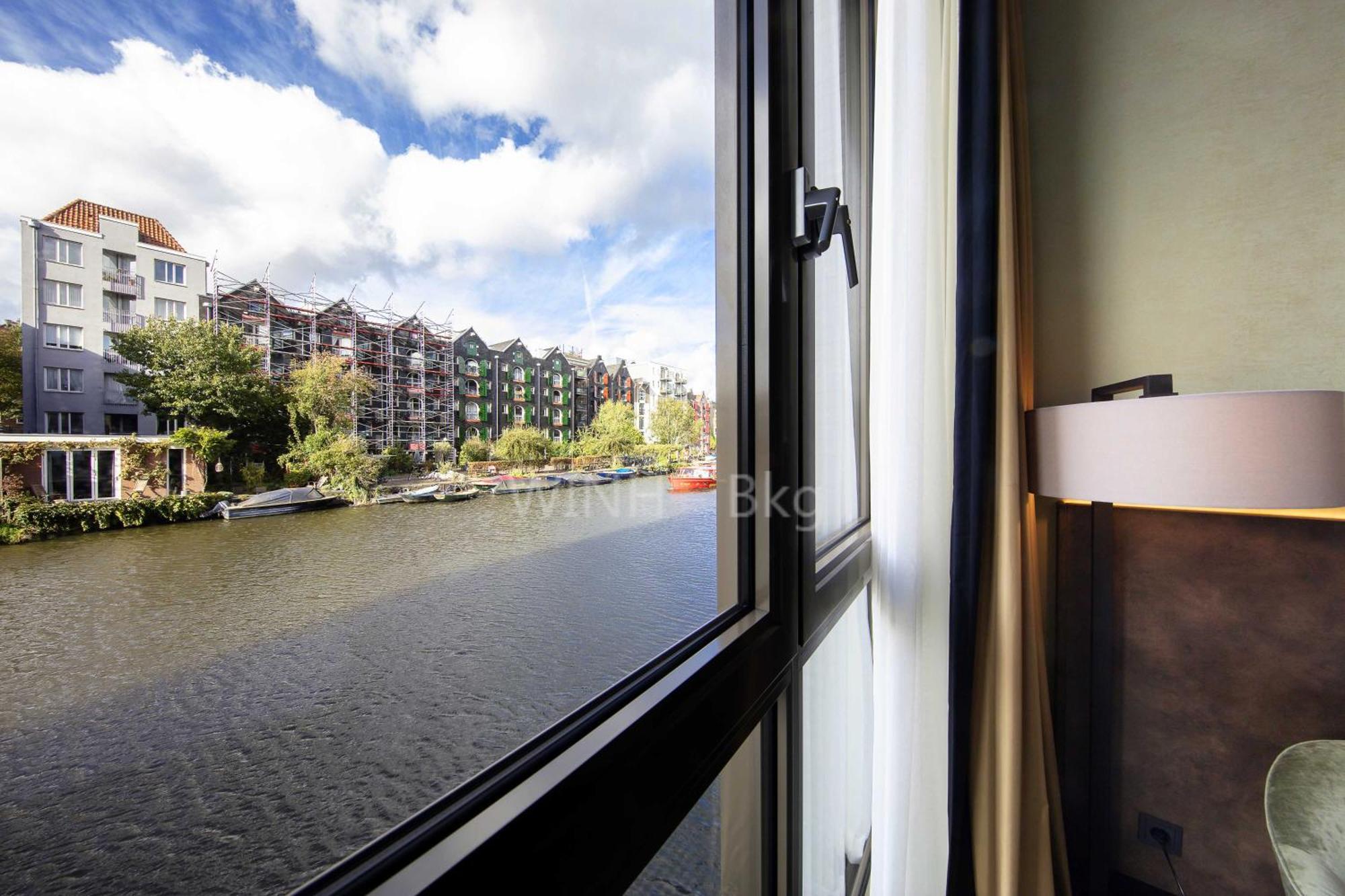 Doppelzimmer mit Blick auf den Kanal