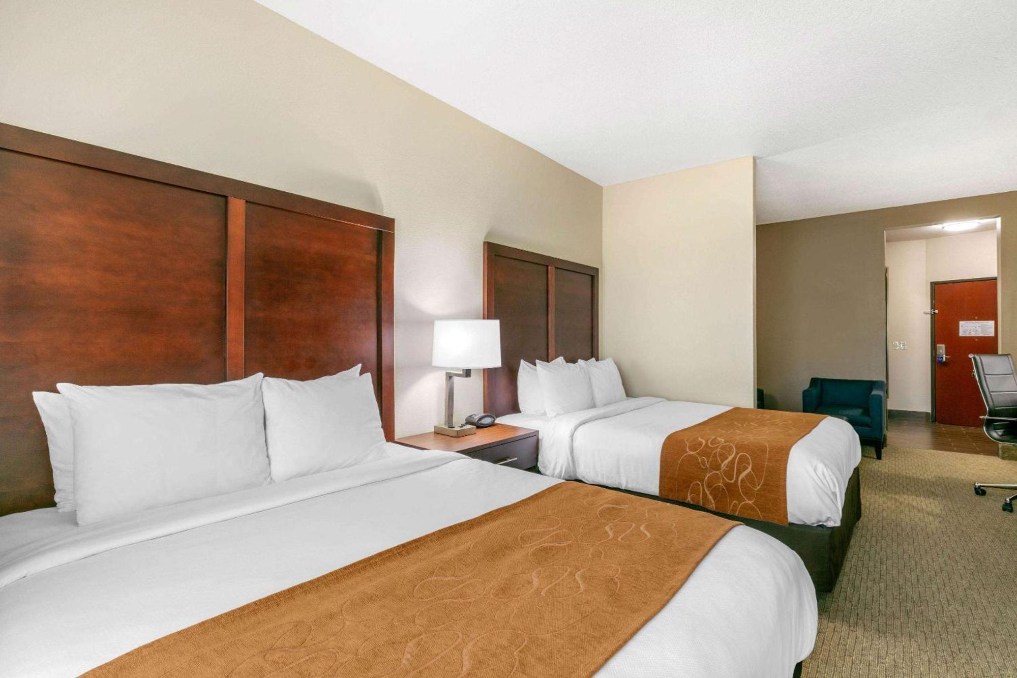 Queen Suite Two Queen Beds Sofa Bed Non-Smoking