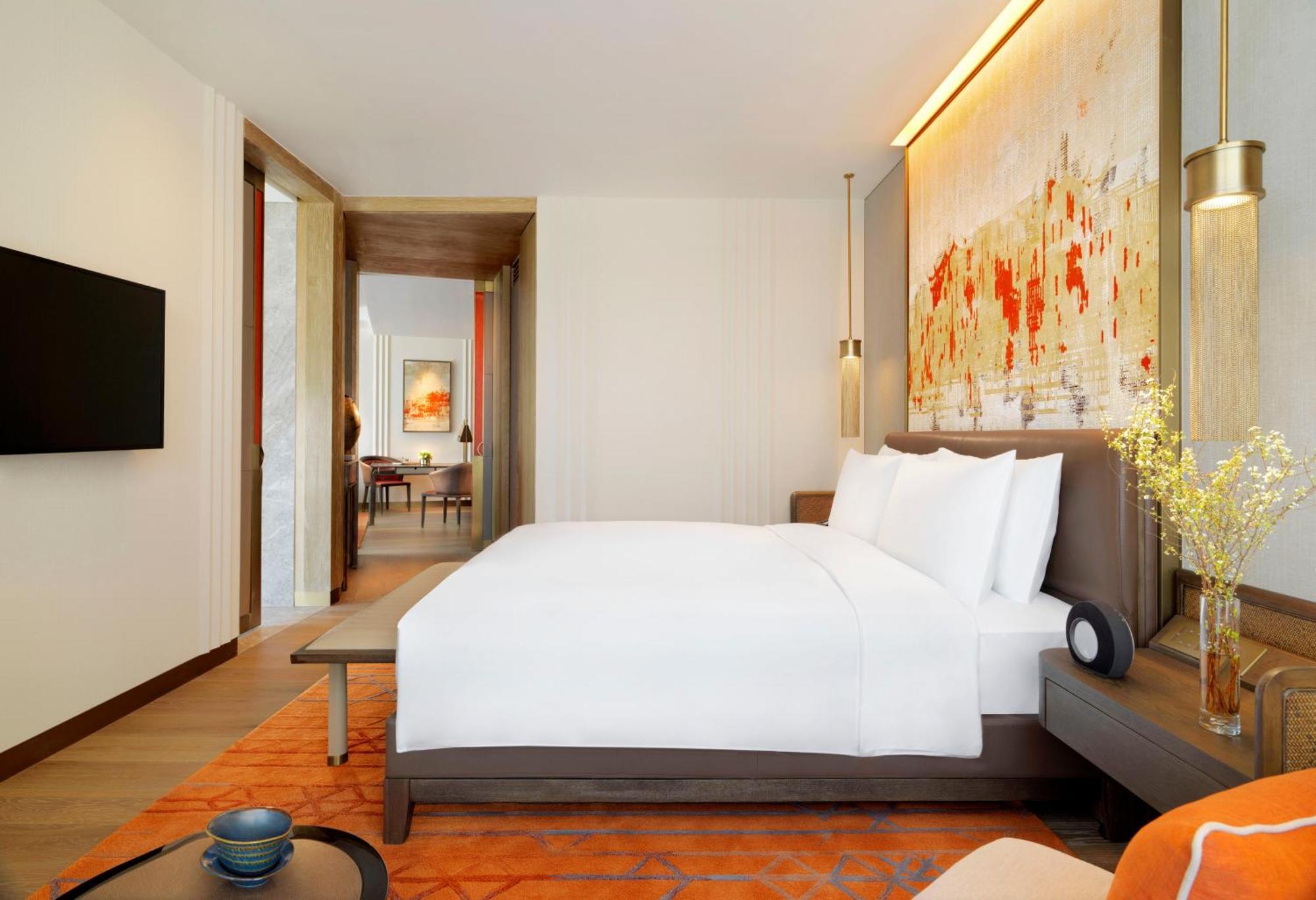 Grand Club Skyline King Room
