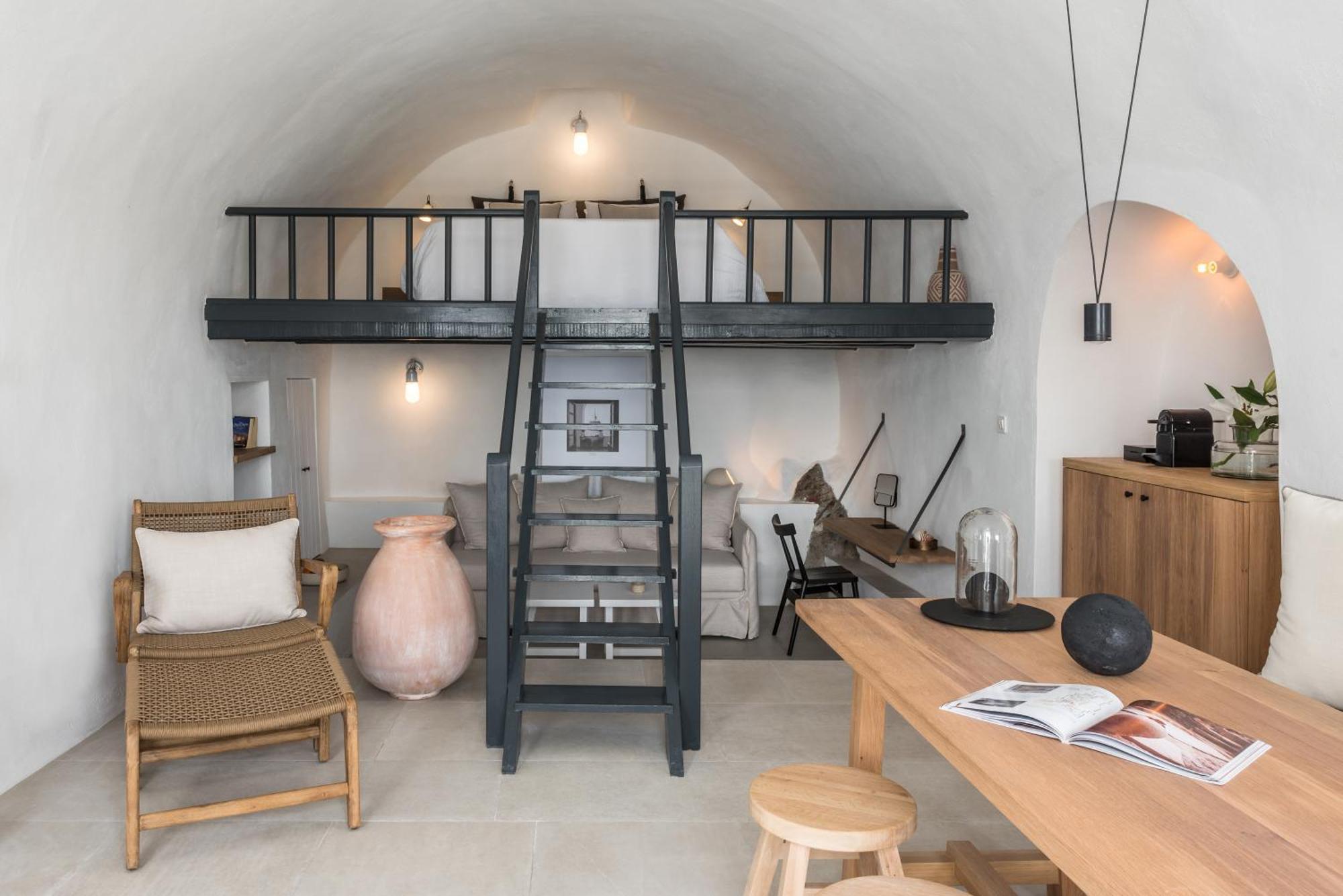 Traditional Apartment Caldera View up to