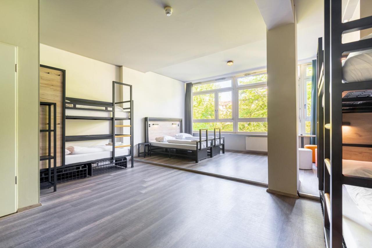 Bed 8-Bed Dormitory Room