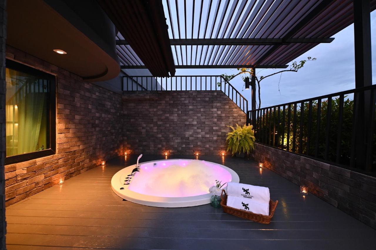 Suite with outdoor Jacuzzi
