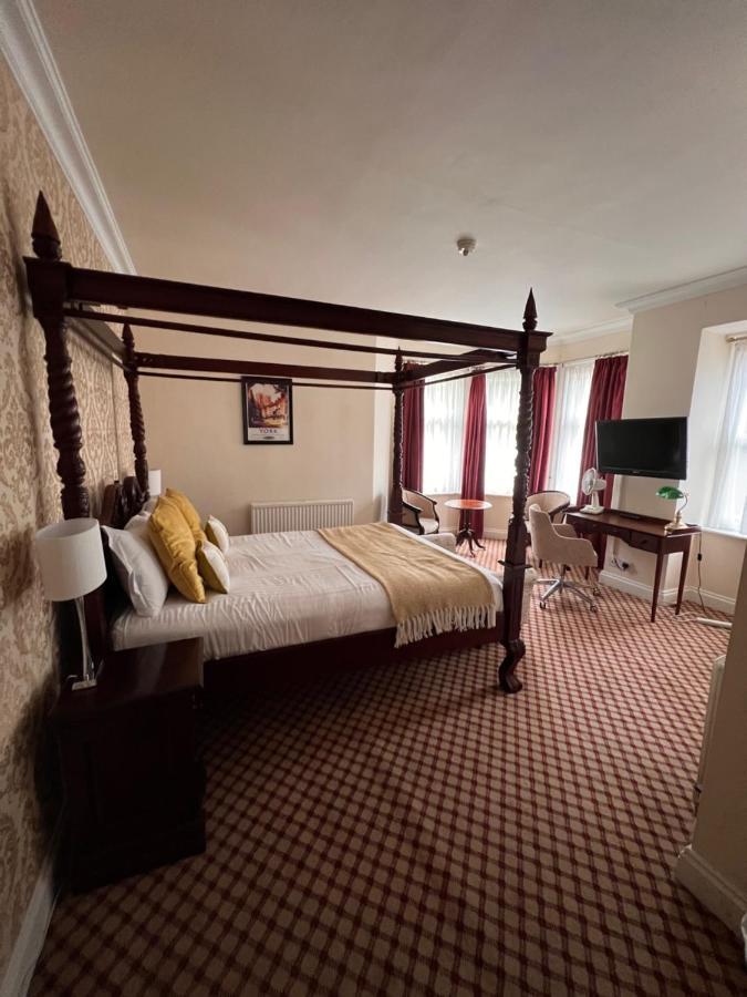 Four Poster Double Room