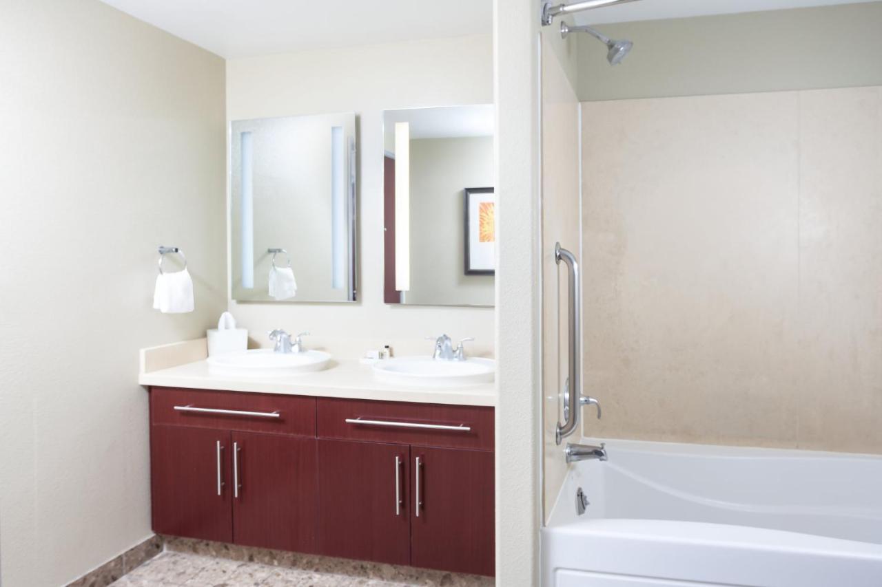 One-Bedroom King Suite City View