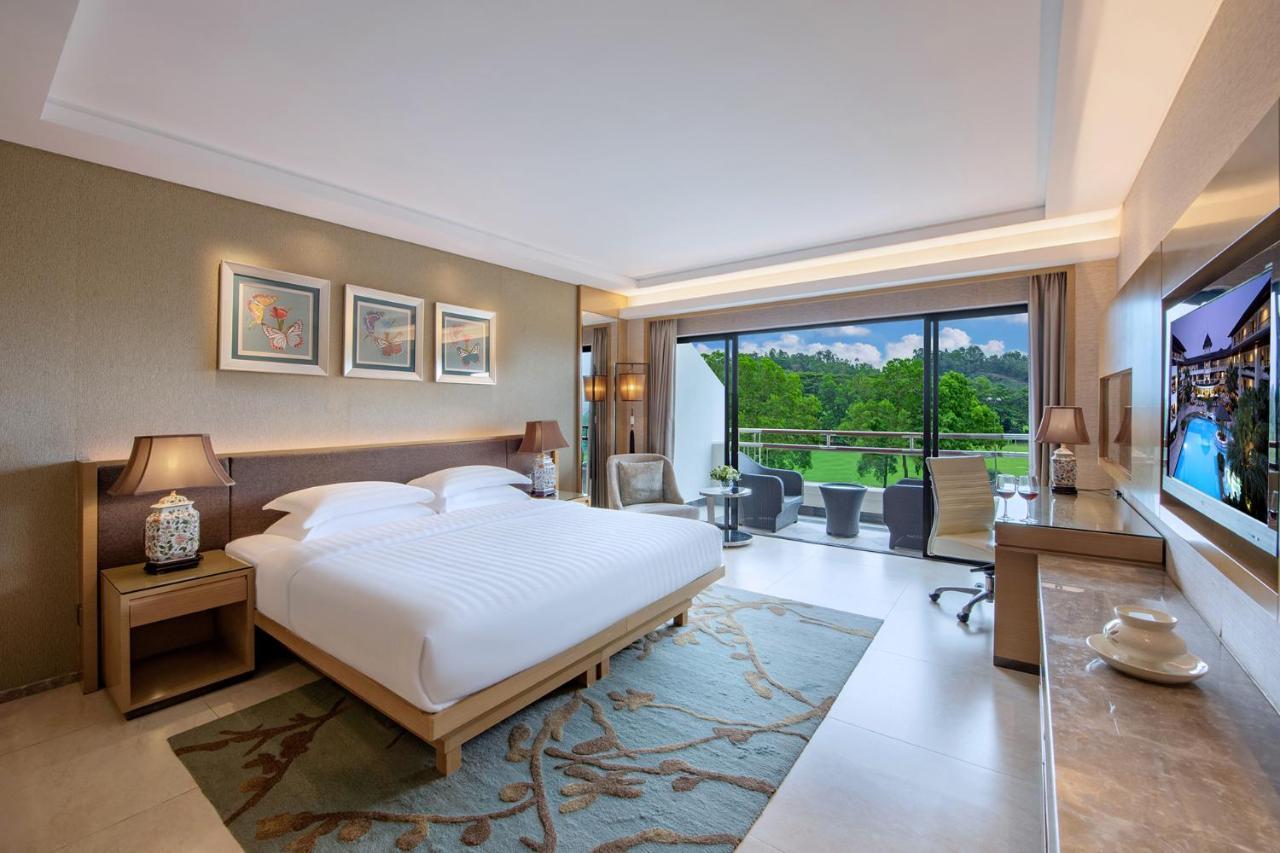 Grande Deluxe King Room