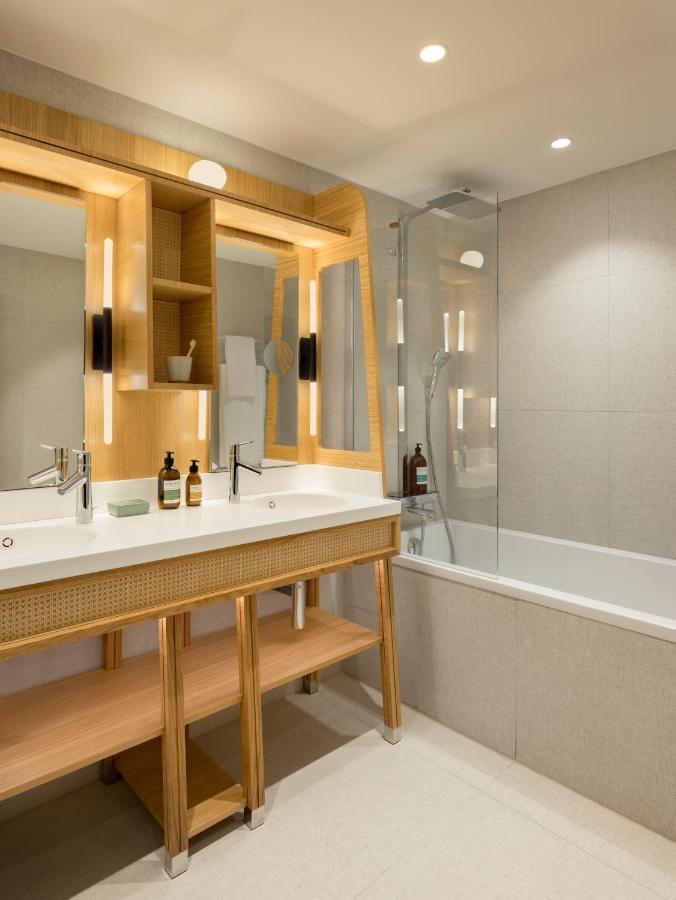 Corner Deluxe King Room