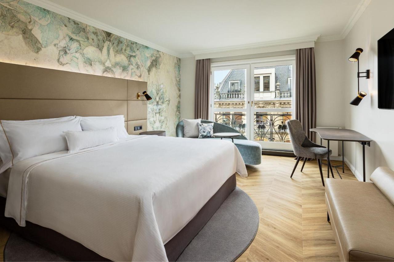 Deluxe Zimmer mit Kingsize-Bett und Panoramablick