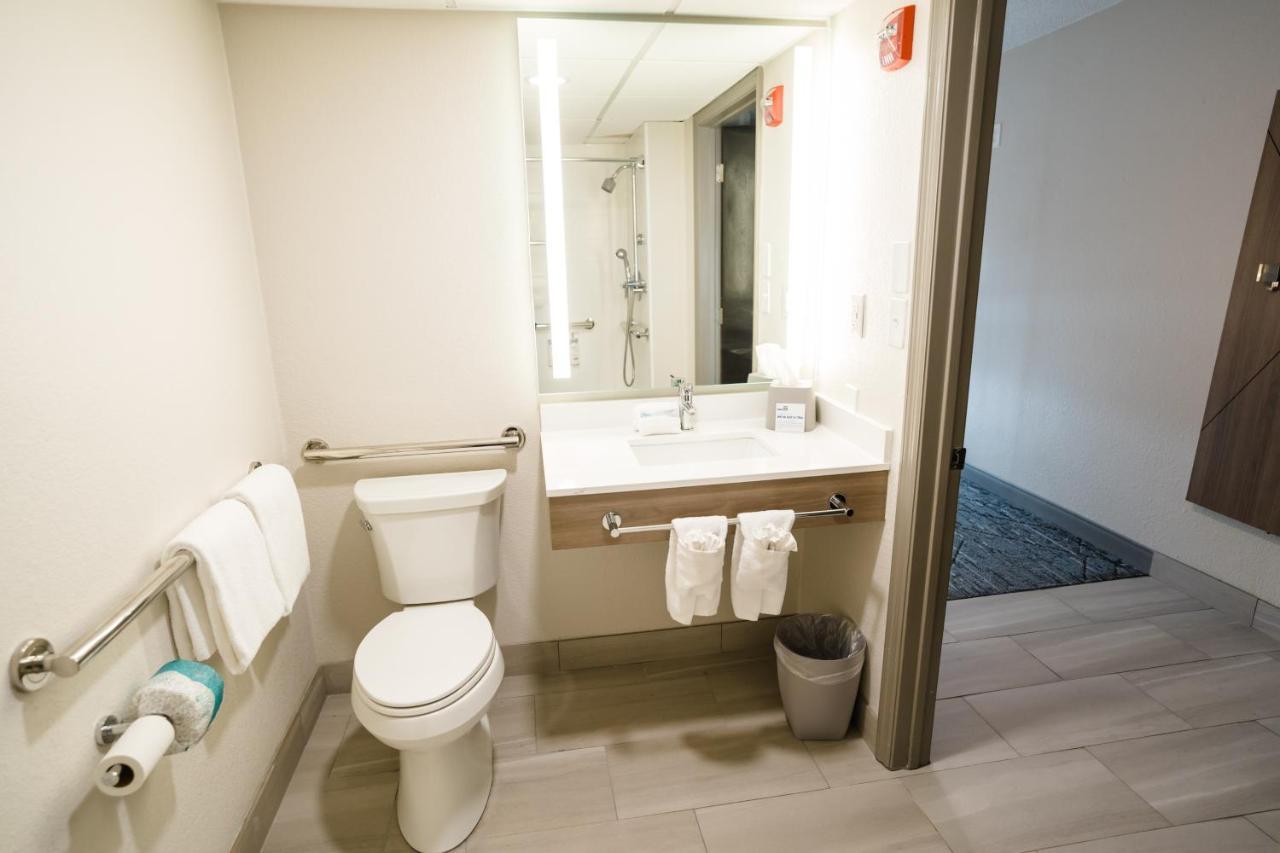 King Room Mobility Access or Hearing Accessible,1364523464:JPEG