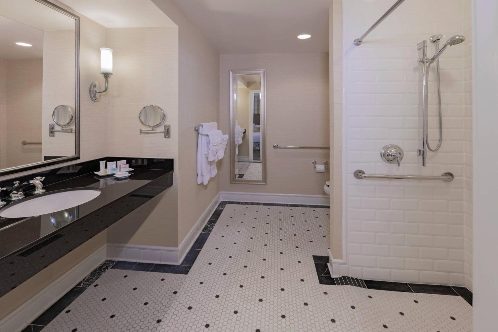 Queen Room Two Queen Beds Plaza View