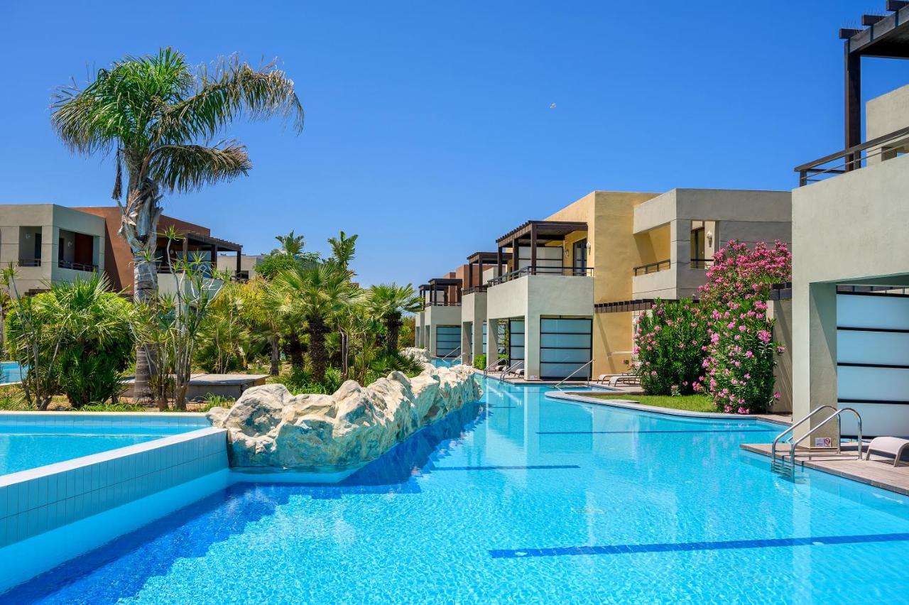 Double Swim-Up Room