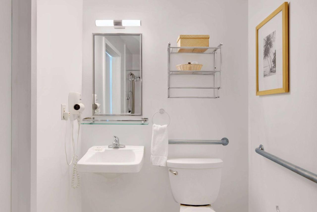 Quarto com Cama King-size Acessível para Hóspedes com Deficiência Auditiva/Mobilidade Reduzida e Chuveiro Acessível a Cadeirantes - Não Fumantes