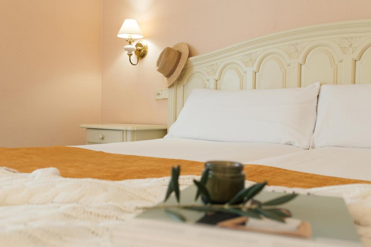 Comfort Tweepersoonskamer met 1 Tweepersoonsbed of 2 Aparte Bedden en Gedeeltelijk Uitzicht op Zee