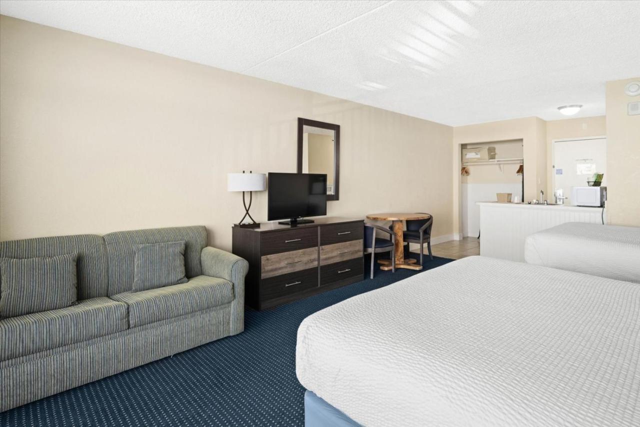Queen Room 2 Queen Beds Western View