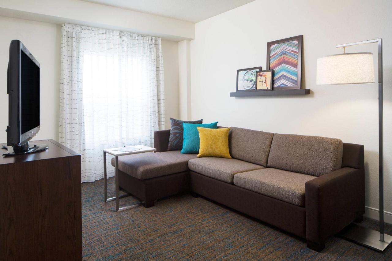Executive One-Bedroom Queen Suite with Sofa Bed